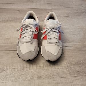 New Balance White & Red Casual Runner Shoes
